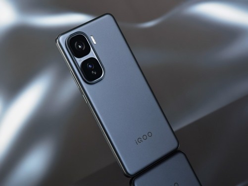 iQOO Neo10全面评测，游戏小钢炮，轻薄大电池实力展现